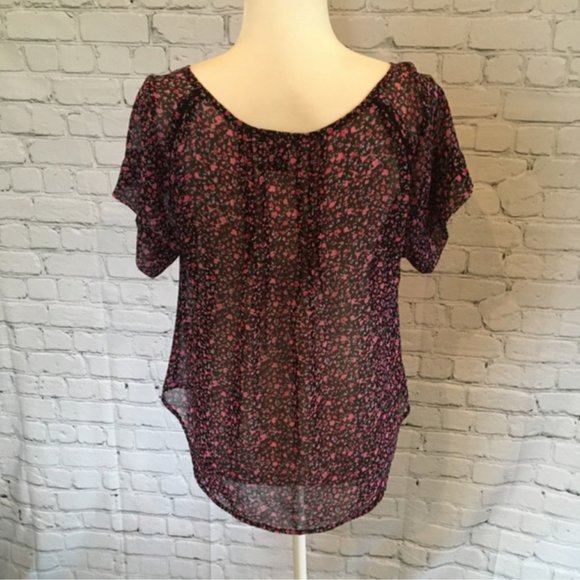 Floral Sheer Short Sleeve Blouse - Size (M) - Picture 3 of 5
